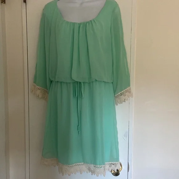 city triangles green dress City Triangles women's green dress size 9 – Solé Resale Boutique